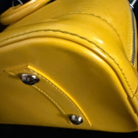 Used excellent condition Louis Vuitton Epi Alma BB with strap - Picture 13 of 16